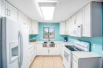 Fully Equipped Bright Kitchen 